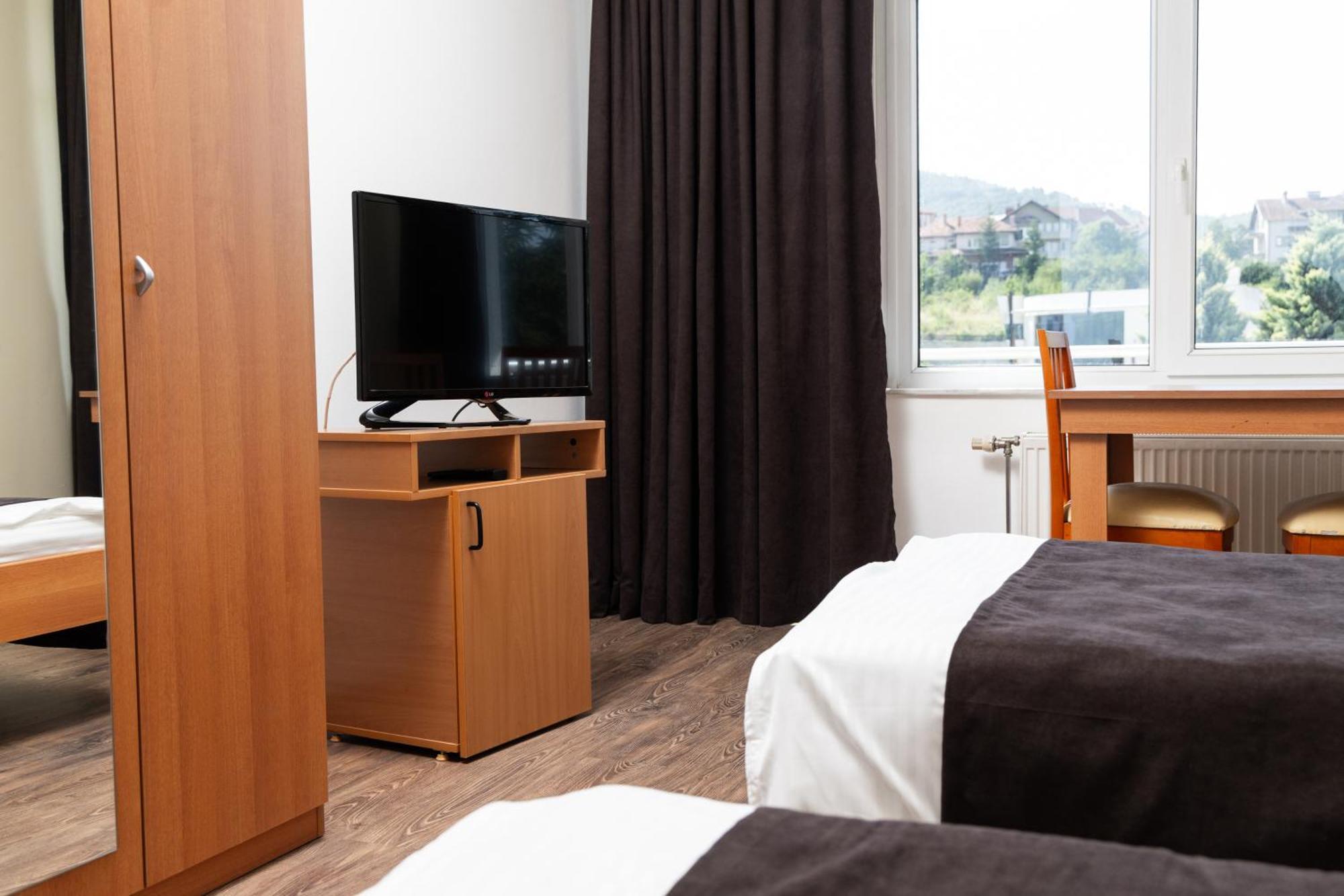 פרישטינה Hotel Luxor מראה חיצוני תמונה