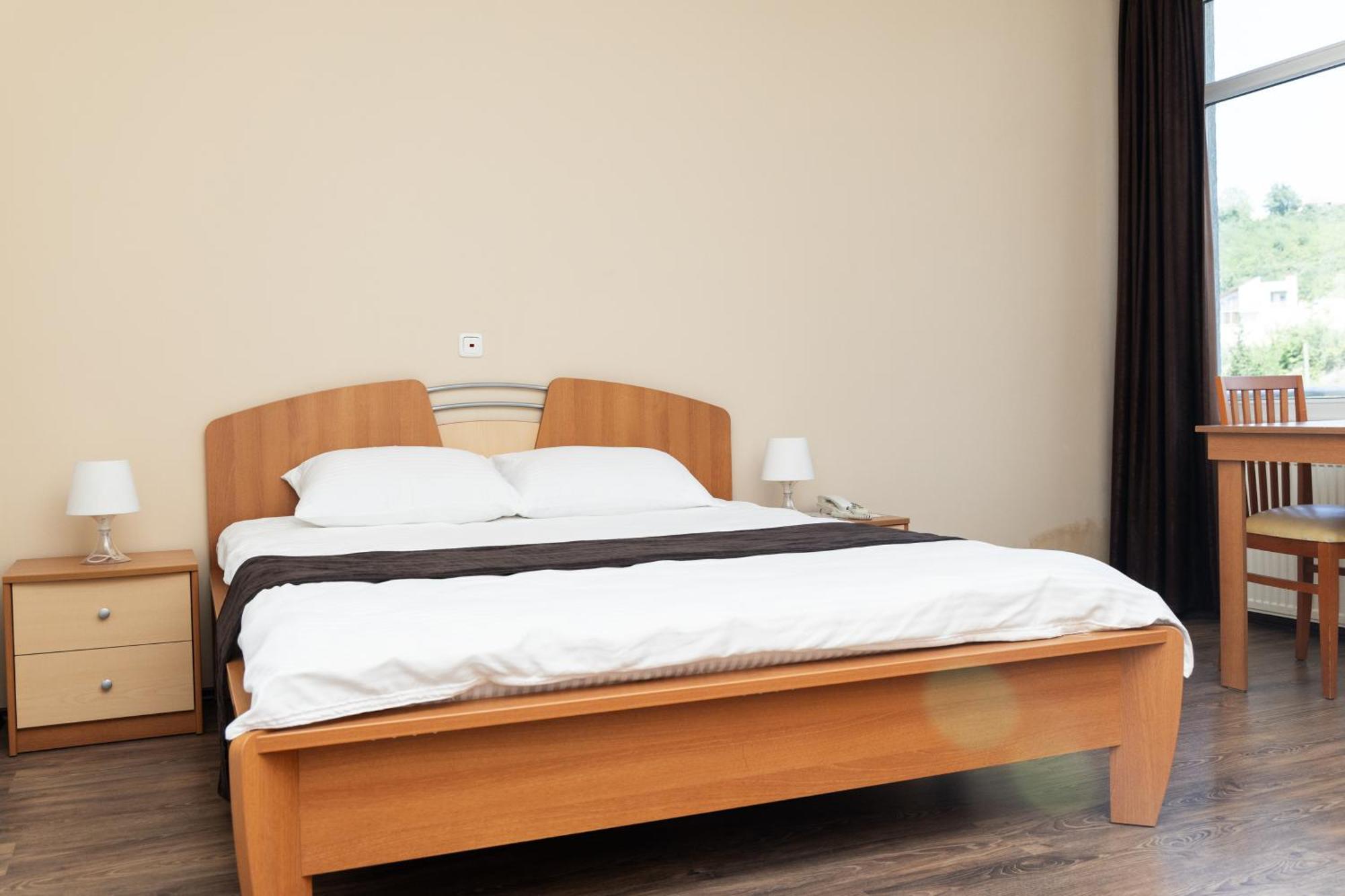 פרישטינה Hotel Luxor מראה חיצוני תמונה
